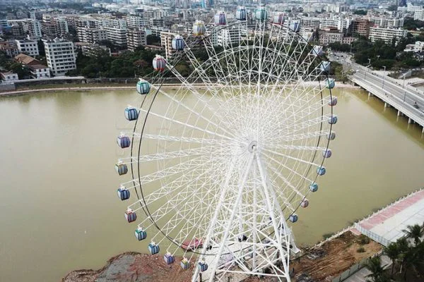 Ferris-Wheel-for-Sale Продается гигантское колесо обозрения высотой 65 метров.