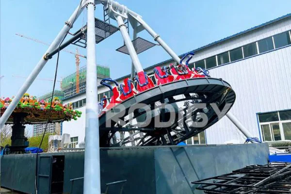Giant-Frisbee-Ride-Supplier Se venden atracciones de péndulo con 24 asientos.