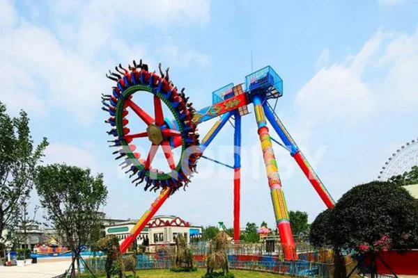 Se vende atracción de péndulo gigante con capacidad para 30 personas.