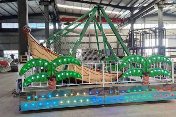 Pirate-Ship-Ride-for-Sale Se vende mini barco pirata con 12 plazas.