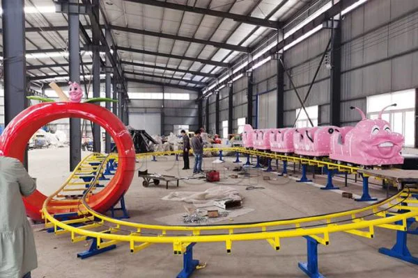 Worm-Roller-Coaster-for-Sale Achterbahn „Fruchtwurm“ zu verkaufen